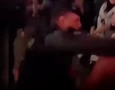 Policial do Batalhão de Choque agredindo um homem