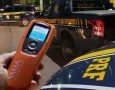 PRF na Paraíba flagra três condutores embriagados, crime tributário e tira arma de fogo de circulação