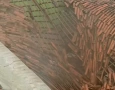 Queda de parte de muro sobre a Escola