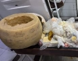 Alimentos vencidos, estragados e sem identificação de validade