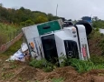 Tombamento de caminhão próximo à Monteiro