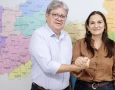 Candidato ao Senado Federal João Azevêdo e a prefeita de Olho D’Água, Joana Sabino