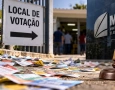 Santinhos espalhados (Imagem ilustrativa) 