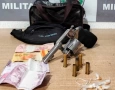 Arma e drogas apreendidas pela polícia militar em Bayeux 
